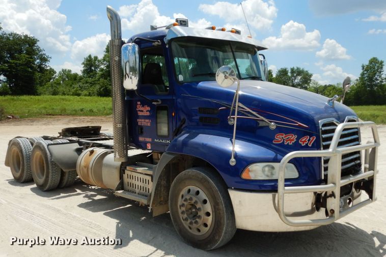 image for item II9519 2014 Mack CXU613  semi truck