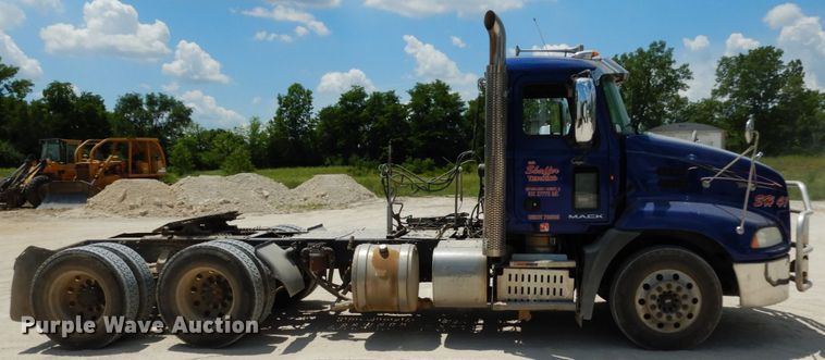 image for item II9519 2014 Mack CXU613  semi truck