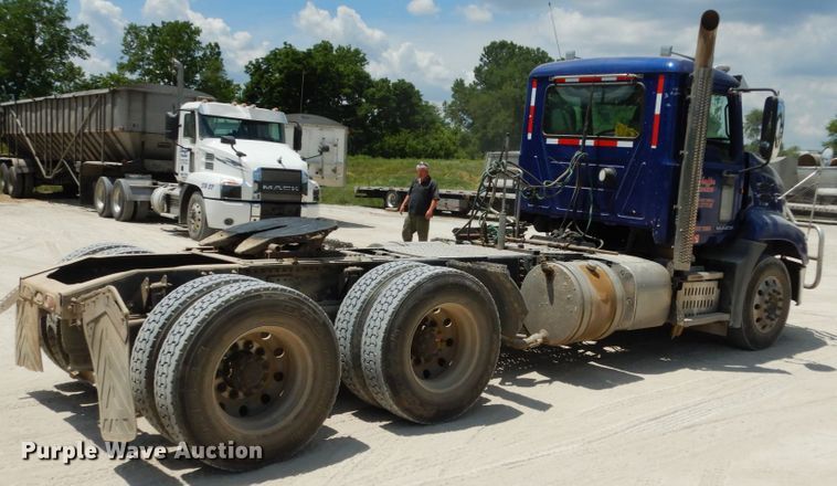 image for item II9519 2014 Mack CXU613  semi truck