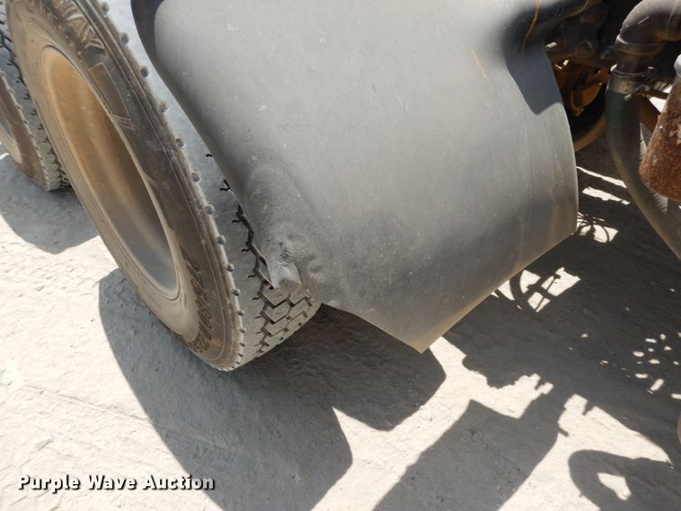 image for item II9519 2014 Mack CXU613  semi truck