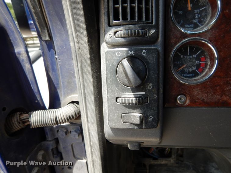 image for item II9519 2014 Mack CXU613  semi truck