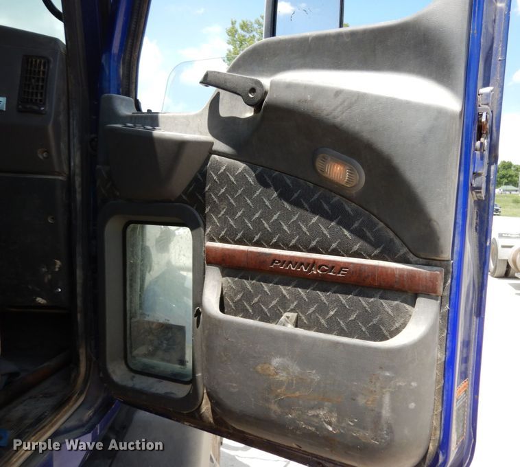 image for item II9519 2014 Mack CXU613  semi truck