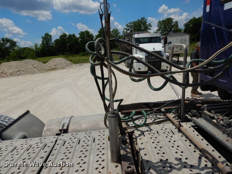 image for item II9519 2014 Mack CXU613  semi truck