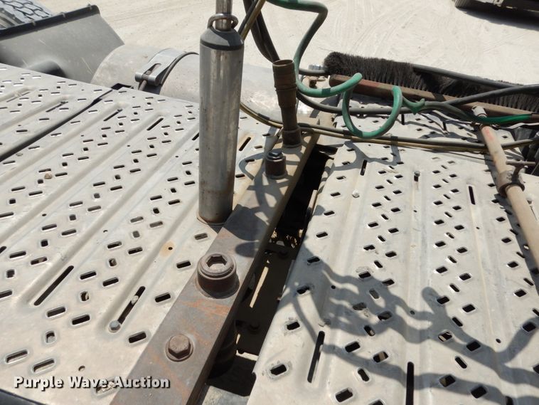 image for item II9519 2014 Mack CXU613  semi truck