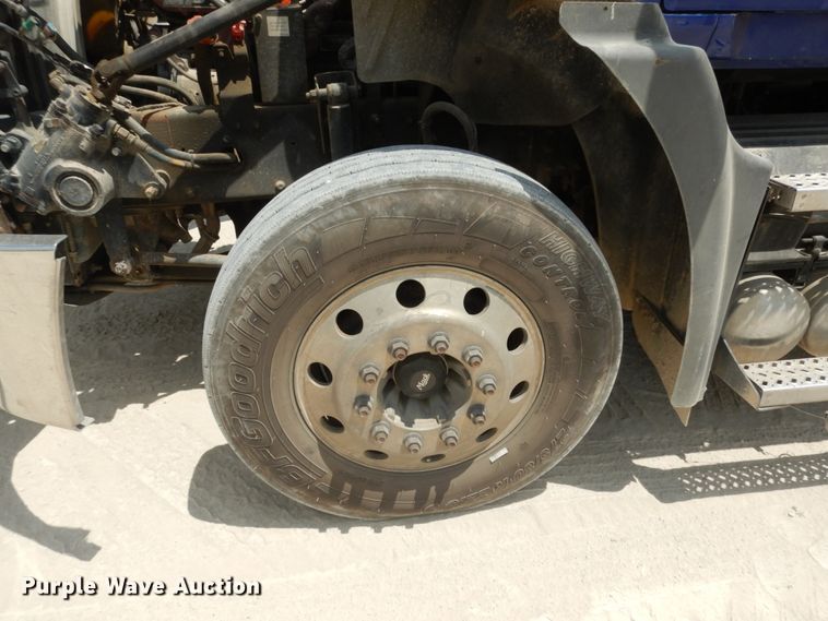 image for item II9519 2014 Mack CXU613  semi truck