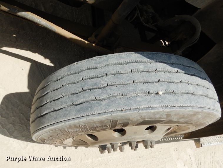 image for item II9519 2014 Mack CXU613  semi truck