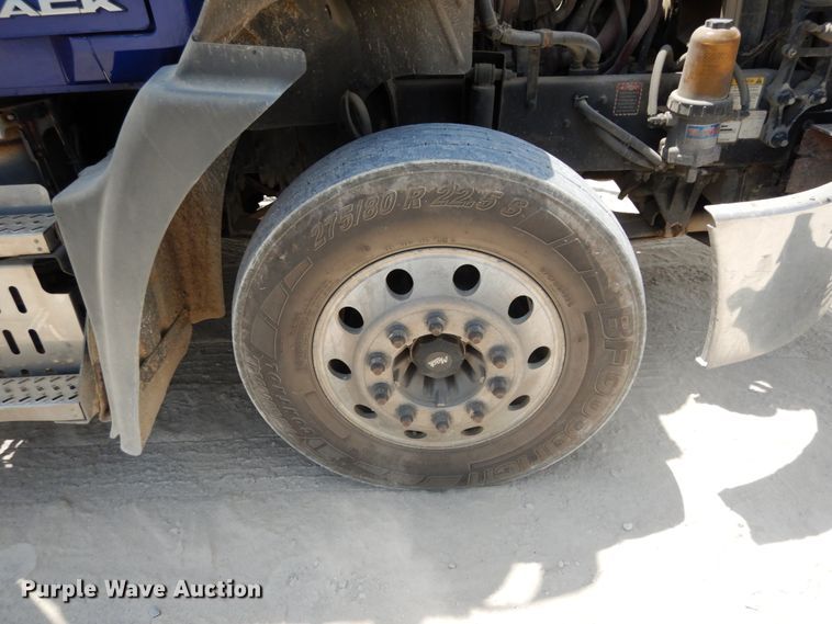 image for item II9519 2014 Mack CXU613  semi truck