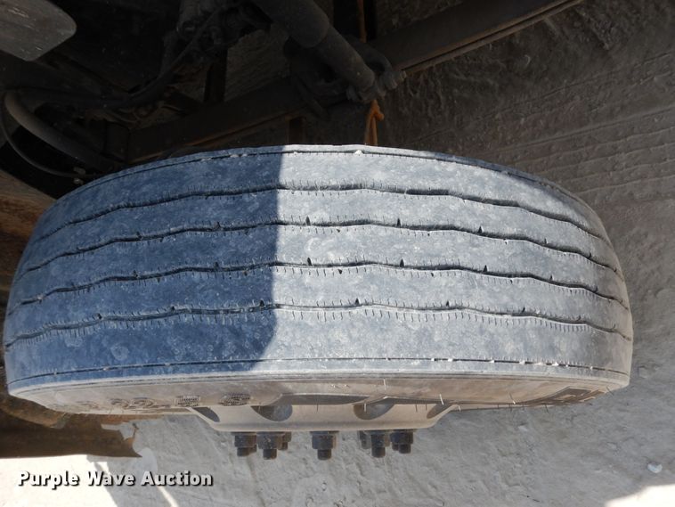 image for item II9519 2014 Mack CXU613  semi truck