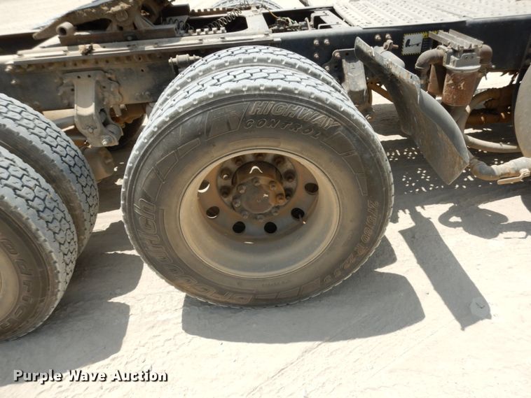 image for item II9519 2014 Mack CXU613  semi truck