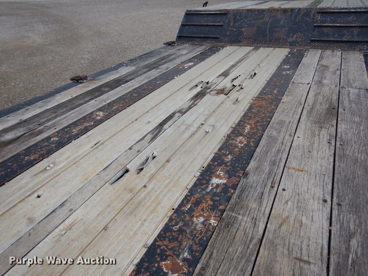 image for item II9528 2010 XL Specialized IXL 70 HD  lowboy equipment trailer