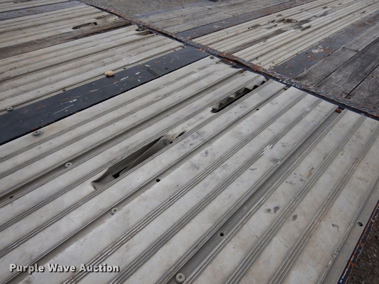 image for item II9528 2010 XL Specialized IXL 70 HD  lowboy equipment trailer