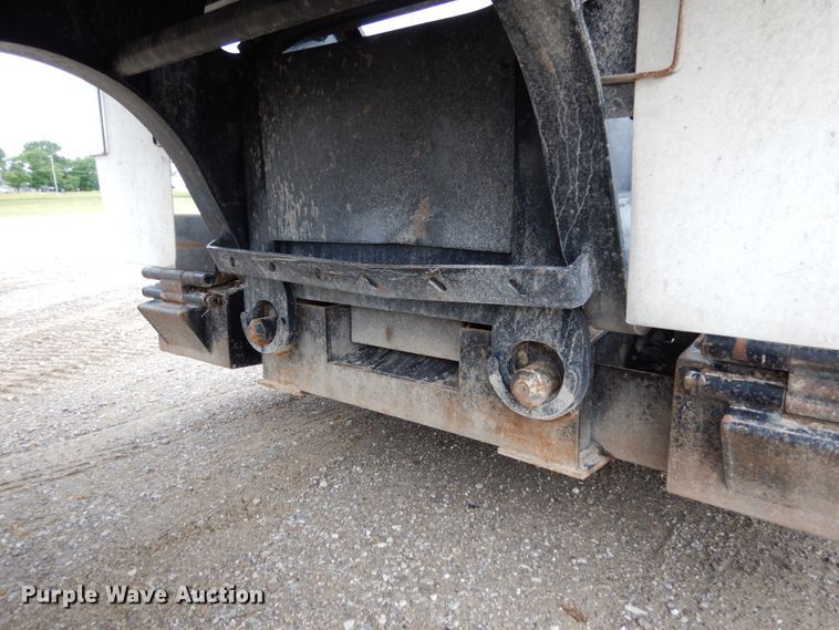 image for item II9528 2010 XL Specialized IXL 70 HD  lowboy equipment trailer