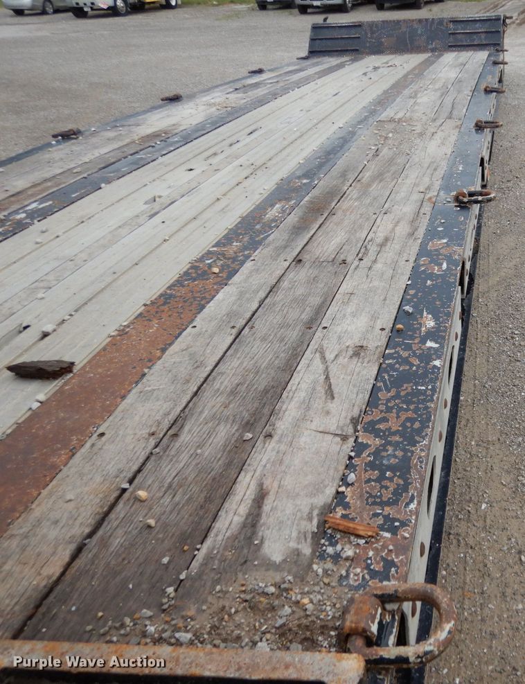 image for item II9528 2010 XL Specialized IXL 70 HD  lowboy equipment trailer