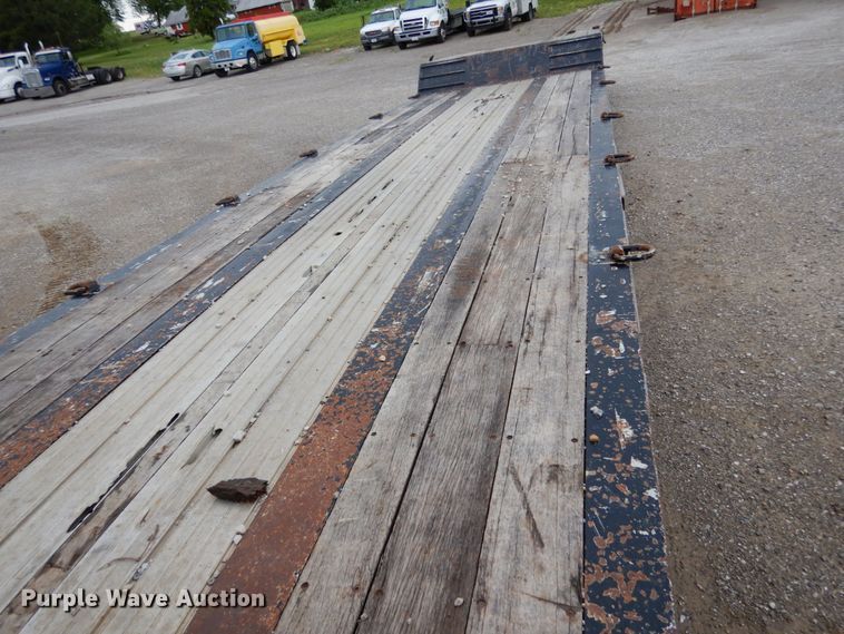 image for item II9528 2010 XL Specialized IXL 70 HD  lowboy equipment trailer