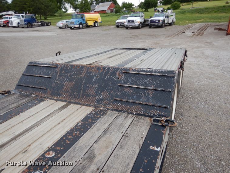 image for item II9528 2010 XL Specialized IXL 70 HD  lowboy equipment trailer