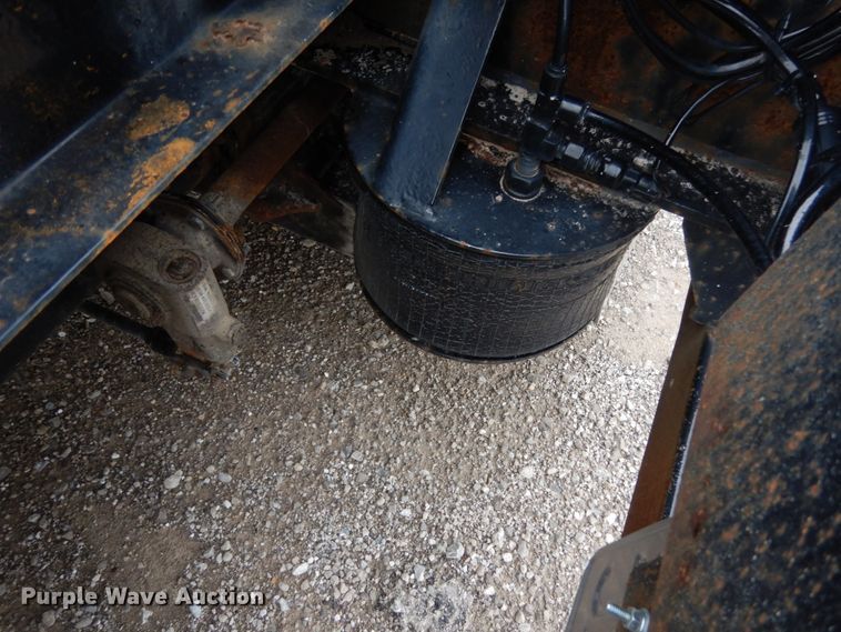 image for item II9528 2010 XL Specialized IXL 70 HD  lowboy equipment trailer