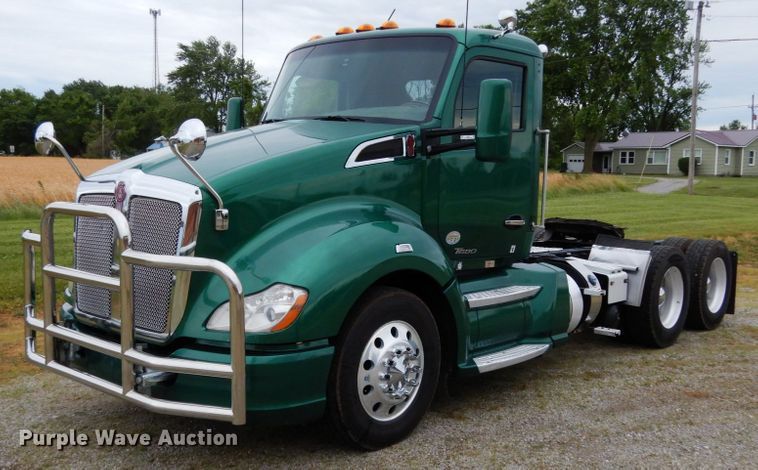 image for item II9529 2015 Kenworth T680  semi truck