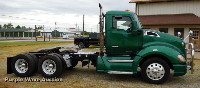 image for item II9529 2015 Kenworth T680  semi truck