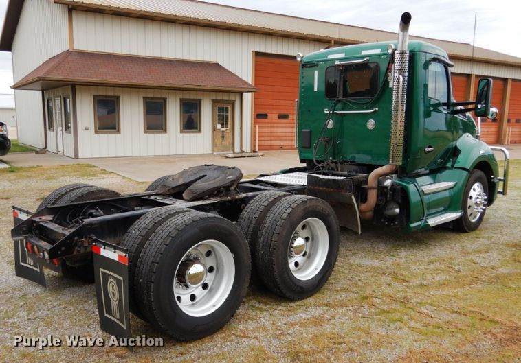 image for item II9529 2015 Kenworth T680  semi truck