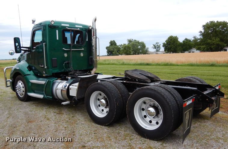 image for item II9529 2015 Kenworth T680  semi truck