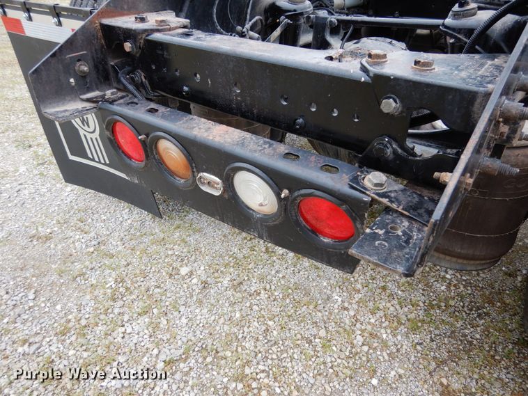 image for item II9529 2015 Kenworth T680  semi truck