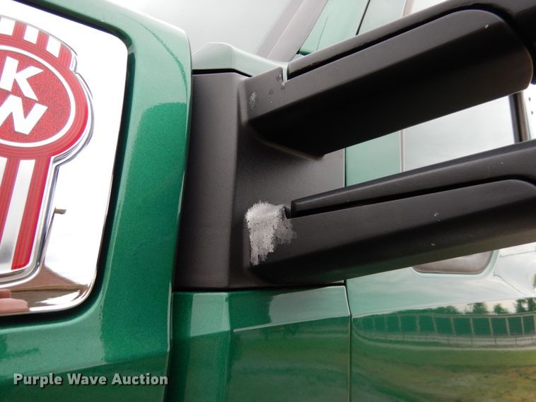 image for item II9529 2015 Kenworth T680  semi truck