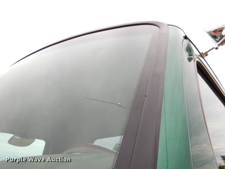 image for item II9529 2015 Kenworth T680  semi truck