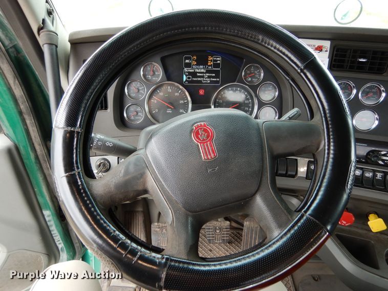 image for item II9529 2015 Kenworth T680  semi truck