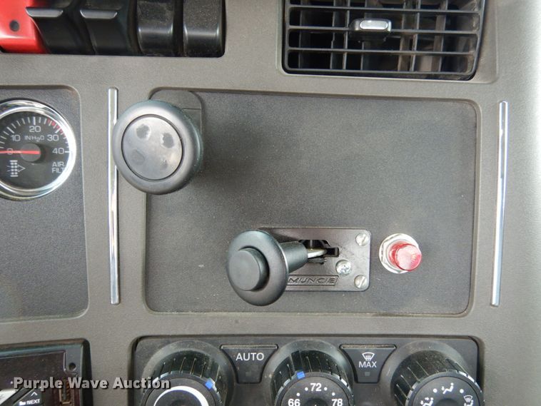 image for item II9529 2015 Kenworth T680  semi truck