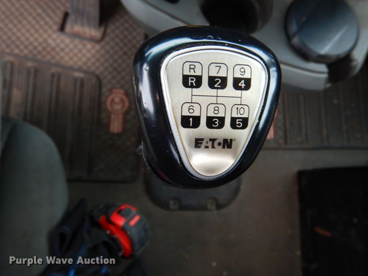 image for item II9529 2015 Kenworth T680  semi truck