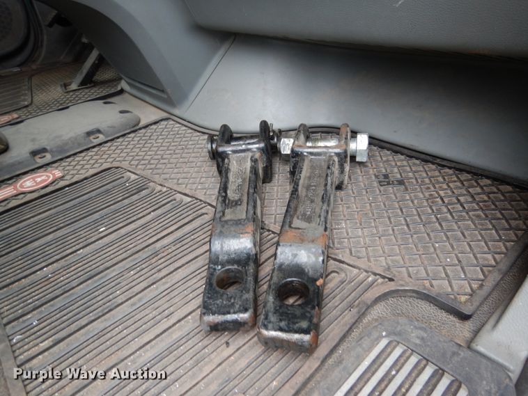 image for item II9529 2015 Kenworth T680  semi truck