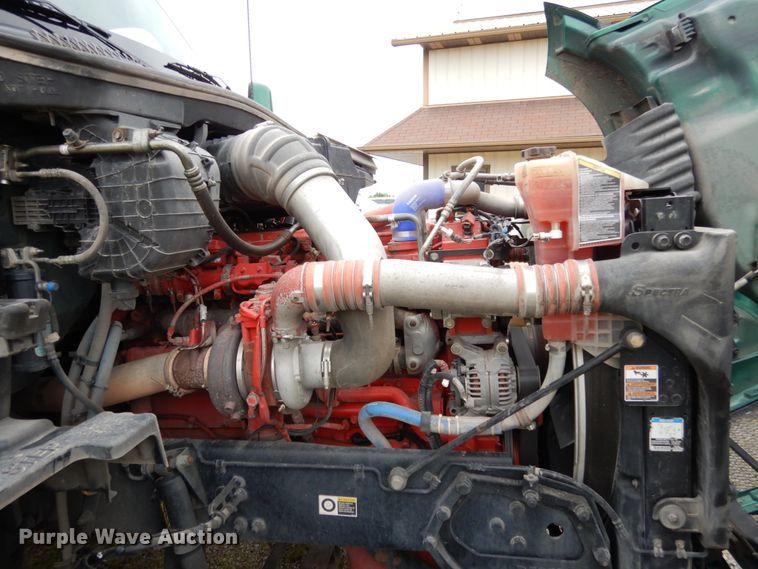 image for item II9529 2015 Kenworth T680  semi truck