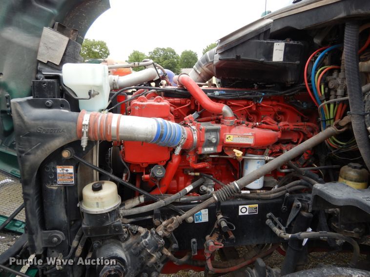 image for item II9529 2015 Kenworth T680  semi truck