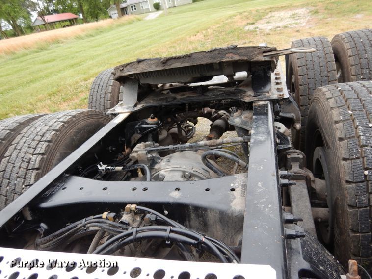 image for item II9529 2015 Kenworth T680  semi truck