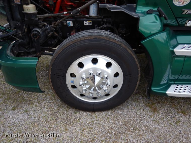 image for item II9529 2015 Kenworth T680  semi truck