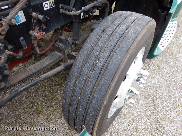 image for item II9529 2015 Kenworth T680  semi truck