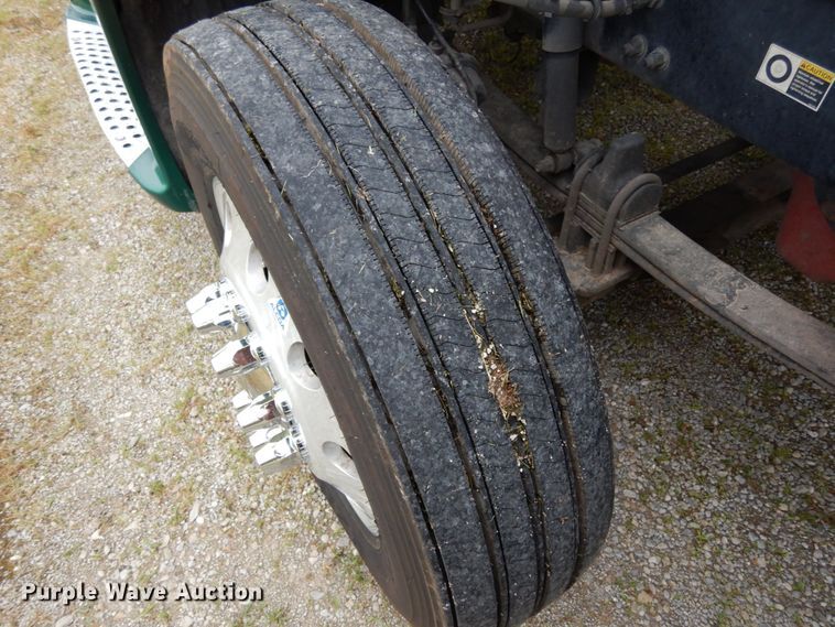 image for item II9529 2015 Kenworth T680  semi truck