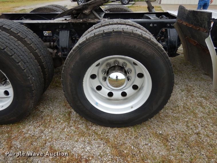 image for item II9529 2015 Kenworth T680  semi truck