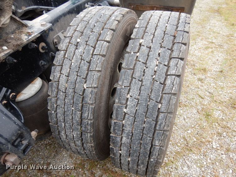 image for item II9529 2015 Kenworth T680  semi truck