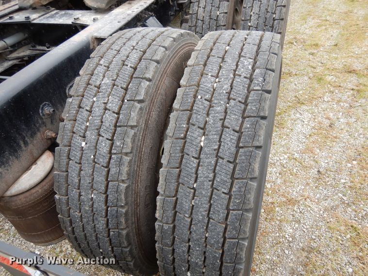 image for item II9529 2015 Kenworth T680  semi truck