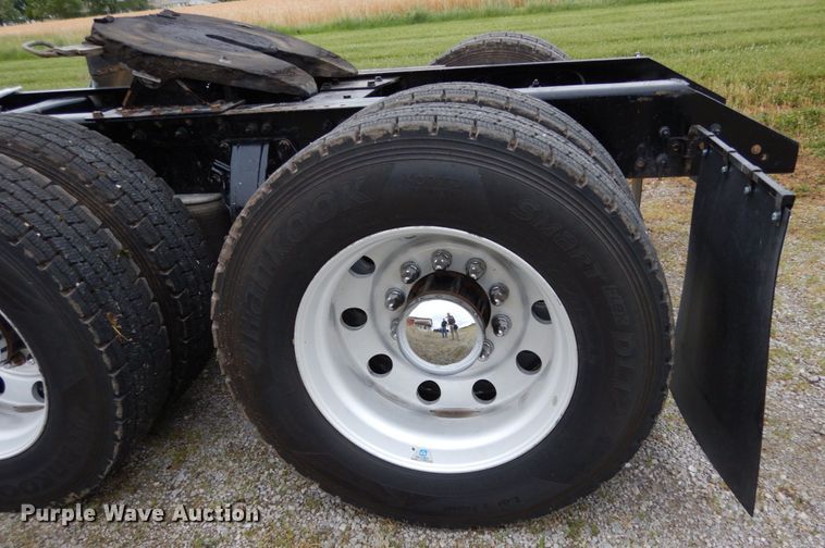 image for item II9529 2015 Kenworth T680  semi truck