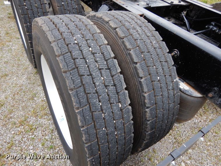 image for item II9529 2015 Kenworth T680  semi truck