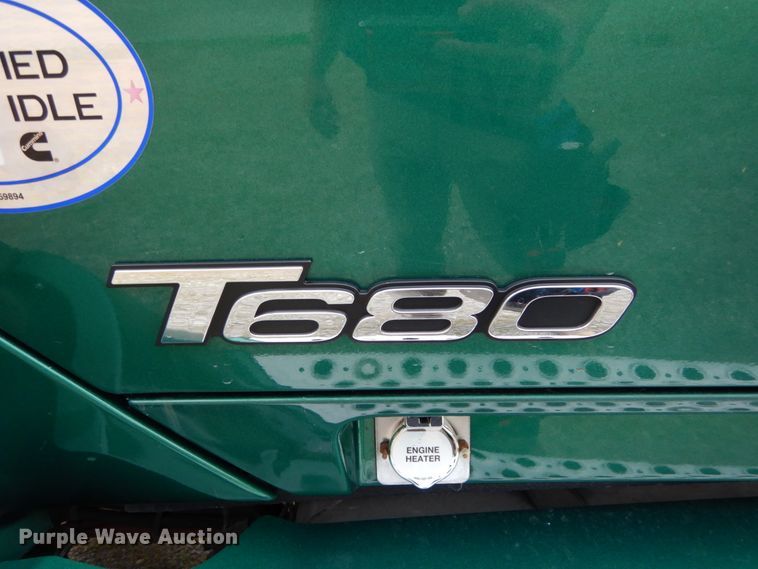 image for item II9529 2015 Kenworth T680  semi truck