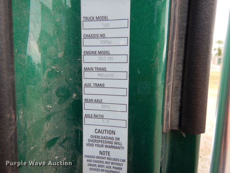 image for item II9529 2015 Kenworth T680  semi truck