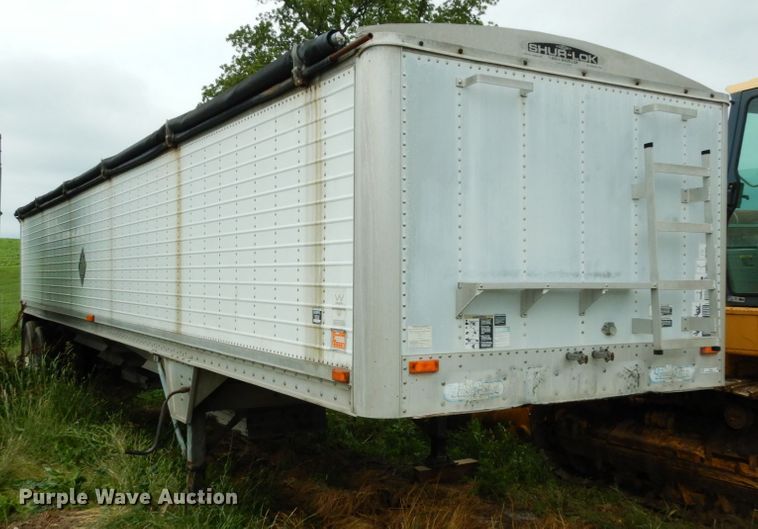 image for item II9555 1998 Wilson DWH-400  grain trailer