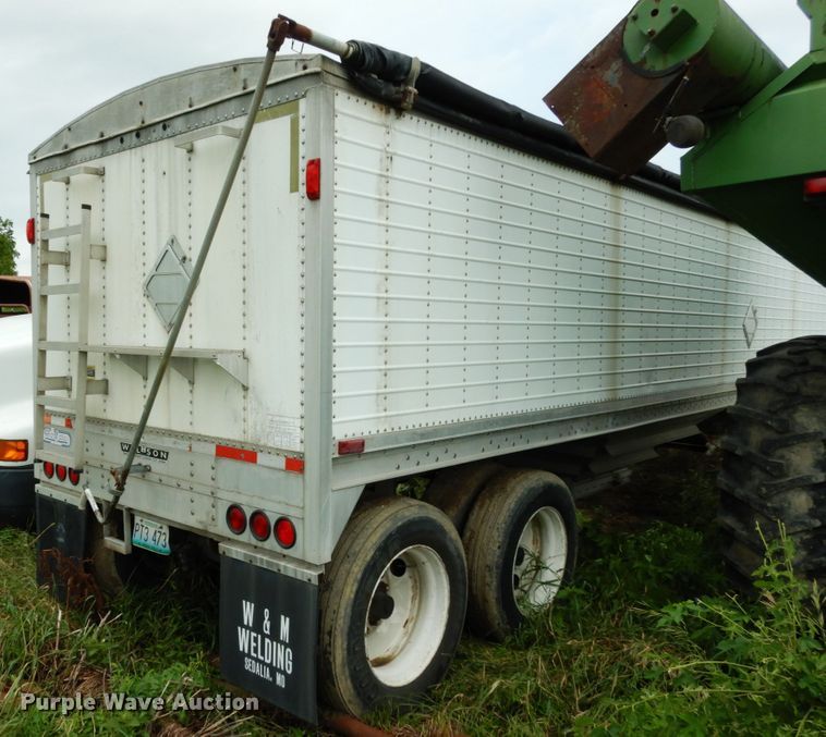 image for item II9555 1998 Wilson DWH-400  grain trailer