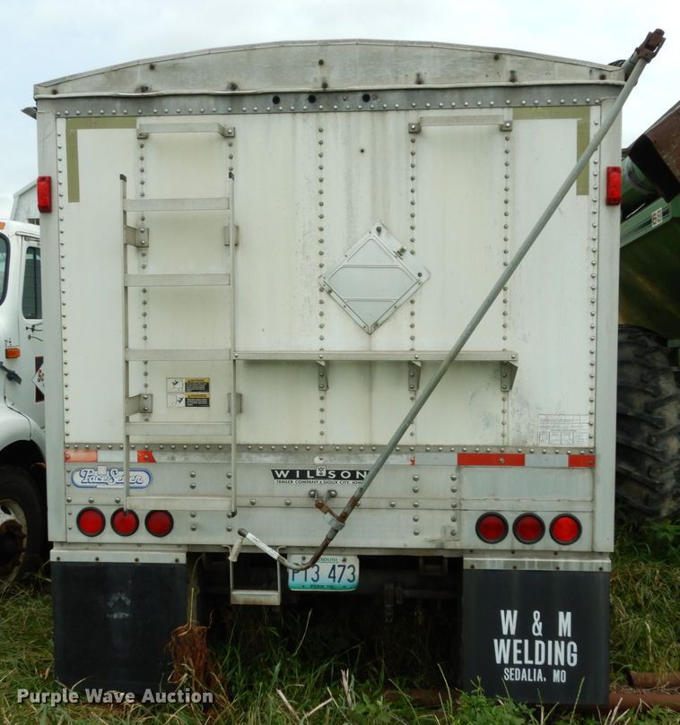 image for item II9555 1998 Wilson DWH-400  grain trailer