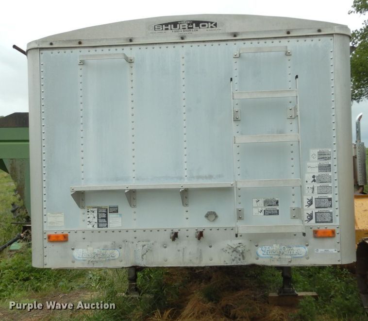 image for item II9555 1998 Wilson DWH-400  grain trailer