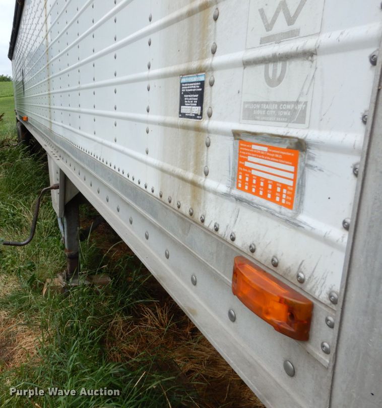 image for item II9555 1998 Wilson DWH-400  grain trailer