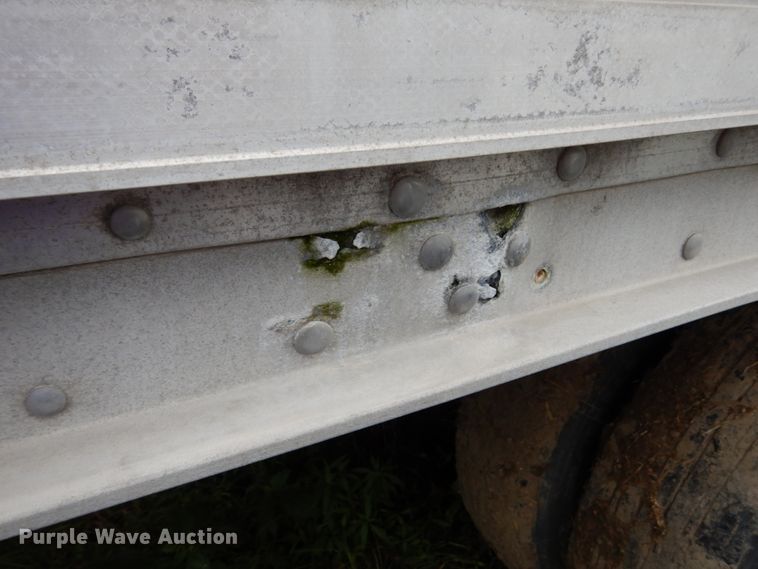 image for item II9555 1998 Wilson DWH-400  grain trailer